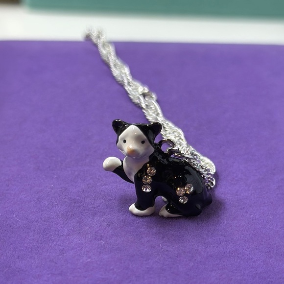 💛 Silver Black & White Cat Pendant Necklace - Picture 1 of 3
